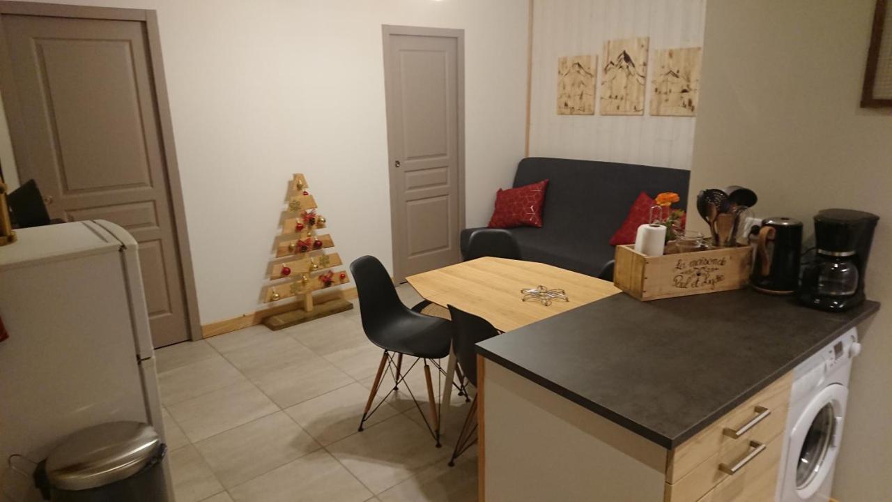 Gite Tout Confort 4 Personnes Besse-et-Saint-Anastaise Exterior photo